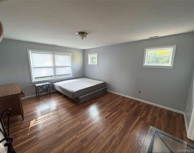 484 N Magee Street - Photo Thumbnail 12