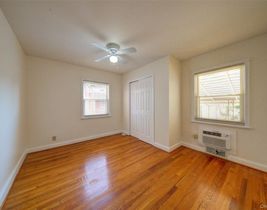 411 Saint John Place - Photo Thumbnail 16