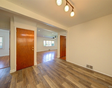 411 Saint John Place - Photo Thumbnail 9