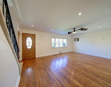 411 Saint John Place - Photo Thumbnail 4