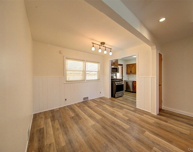 411 Saint John Place - Photo Thumbnail 5
