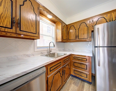 411 Saint John Place - Photo Thumbnail 11