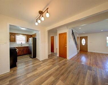 411 Saint John Place - Photo Thumbnail 6