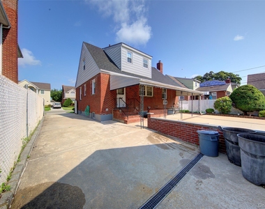 411 Saint John Place - Photo Thumbnail 28