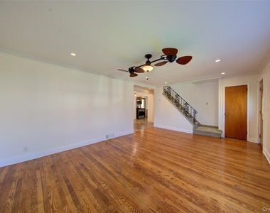 411 Saint John Place - Photo Thumbnail 2