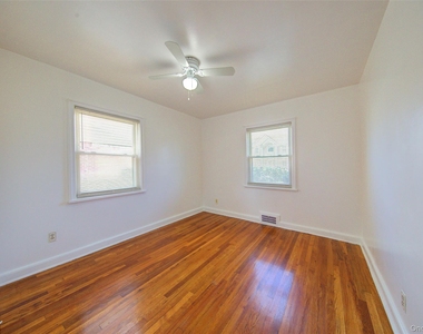 411 Saint John Place - Photo Thumbnail 14