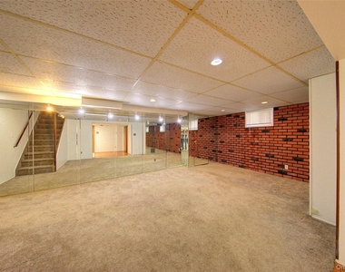 411 Saint John Place - Photo Thumbnail 21