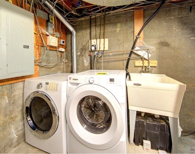411 Saint John Place - Photo Thumbnail 25