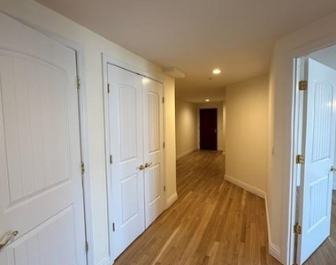 125 E Broadway - Photo Thumbnail 21