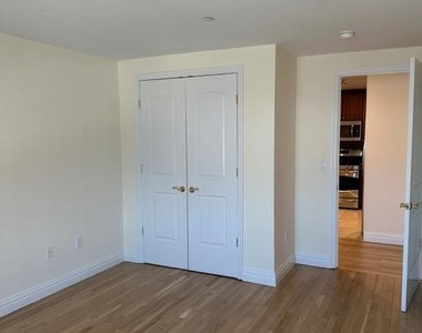 125 E Broadway - Photo Thumbnail 37