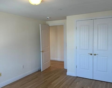 125 E Broadway - Photo Thumbnail 36