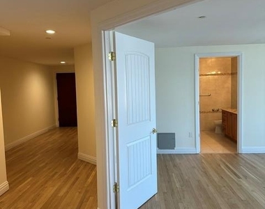 125 E Broadway - Photo Thumbnail 17