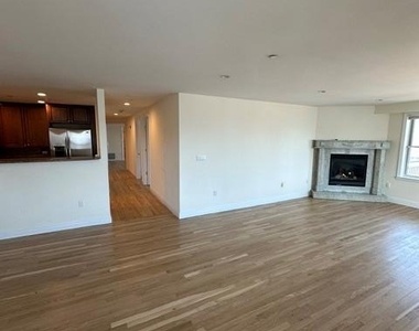 125 E Broadway - Photo Thumbnail 41