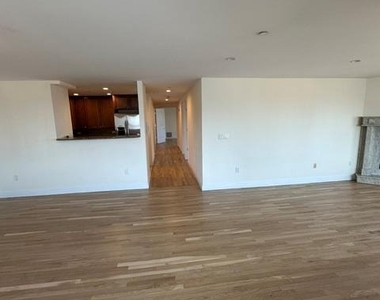 125 E Broadway - Photo Thumbnail 42
