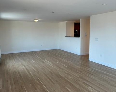 125 E Broadway - Photo Thumbnail 9