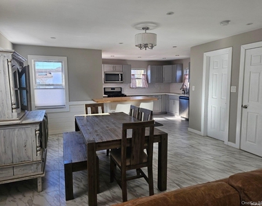 146 Kingston Boulevard - Photo Thumbnail 2
