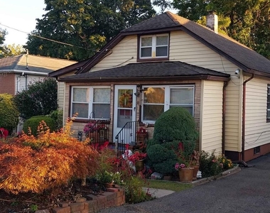 628 Hill Street - Photo Thumbnail 2