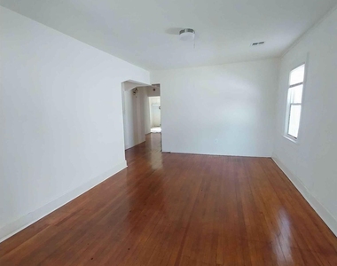 628 Hill Street - Photo Thumbnail 4