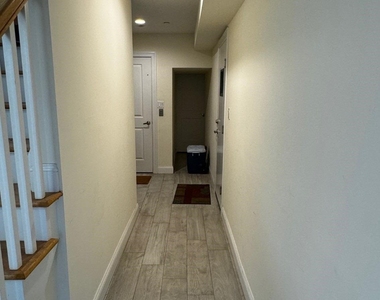 621 E Olive Street - Photo Thumbnail 2