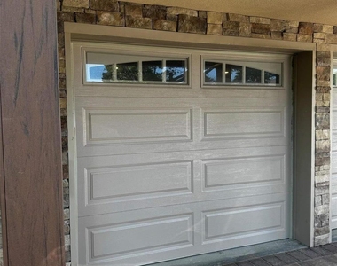 621 E Olive Street - Photo Thumbnail 3