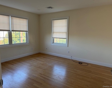 621 E Olive Street - Photo Thumbnail 4