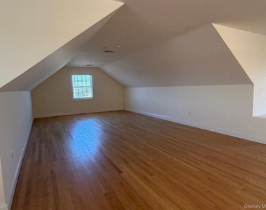 621 E Olive Street - Photo Thumbnail 5