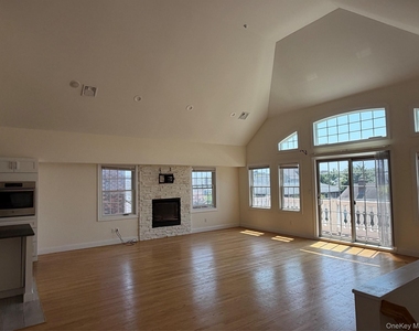 621 E Olive Street - Photo Thumbnail 8