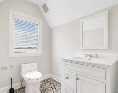 124-b Maple Avenue - Photo Thumbnail 20