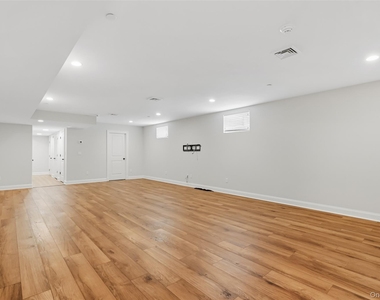 124-b Maple Avenue - Photo Thumbnail 24