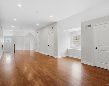124-b Maple Avenue - Photo Thumbnail 22