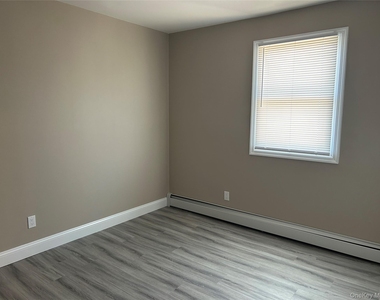 85 Ralph Avenue - Photo Thumbnail 10