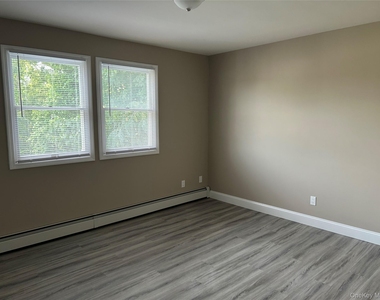 85 Ralph Avenue - Photo Thumbnail 11