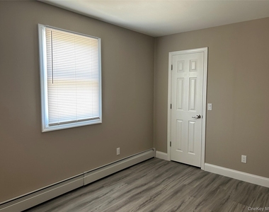 85 Ralph Avenue - Photo Thumbnail 9