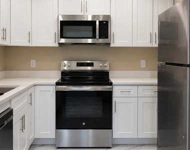 14 Scarborough Lane - Photo Thumbnail 5