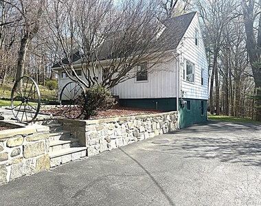 8 Ridge Street - Photo Thumbnail 2