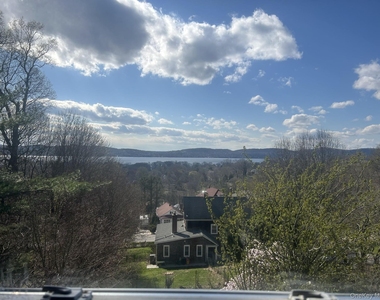 8 Ridge Street - Photo Thumbnail 7