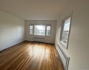 8 Ridge Street - Photo Thumbnail 6