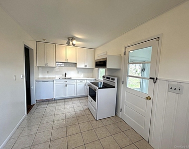 8 Ridge Street - Photo Thumbnail 9