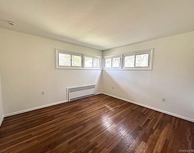 8 Ridge Street - Photo Thumbnail 14