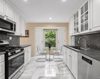 1180 E. Broadway - Photo Thumbnail 9