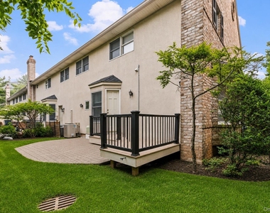 1180 E. Broadway - Photo Thumbnail 23
