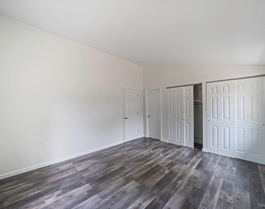 28 Ashwood Drive - Photo Thumbnail 13