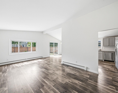 28 Ashwood Drive - Photo Thumbnail 2