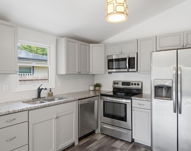 28 Ashwood Drive - Photo Thumbnail 6