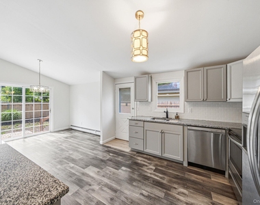 28 Ashwood Drive - Photo Thumbnail 7