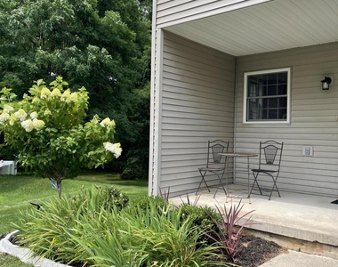 7318 Vic Court - Photo Thumbnail 8