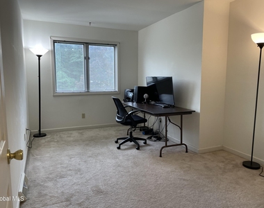 7318 Vic Court - Photo Thumbnail 6