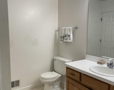 7318 Vic Court - Photo Thumbnail 9