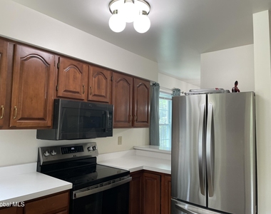 7318 Vic Court - Photo Thumbnail 4