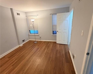 103 Woodbridge Common - Photo Thumbnail 9